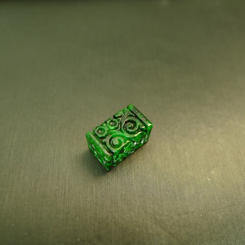 天然A货翡翠长方体雕花桶珠