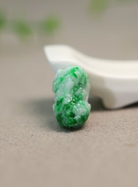 #L675 飘辣绿缅甸天然A货翡翠貔貅吊坠挂坠