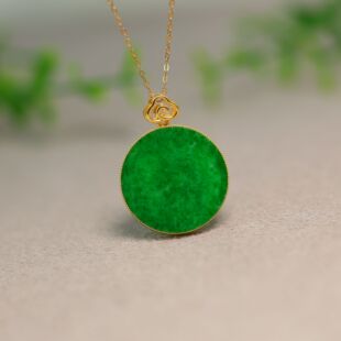 18K金镶嵌满色辣绿缅甸天然A货翡翠平安无事圆牌吊坠挂坠 J085