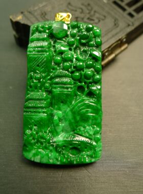 #2476 18K金镶嵌满色辣绿天然A货翡翠山水牌子吊坠挂坠