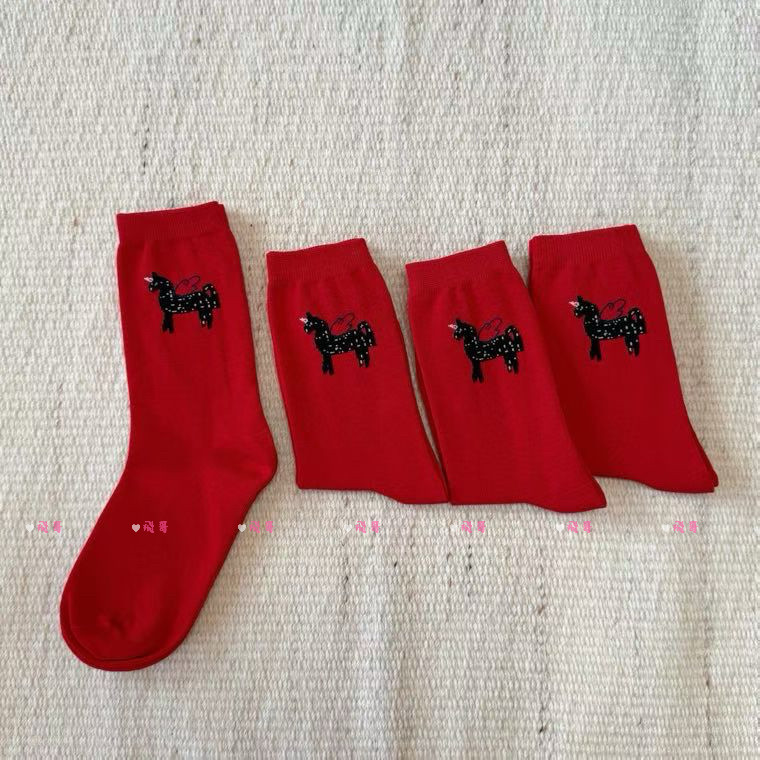深圳南油欧货新款女袜2026新年红袜子卡通提花小马中筒袜本命年袜