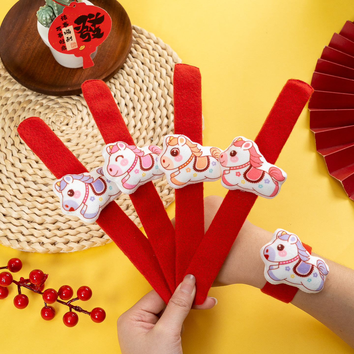 马年毛绒啪啪圈手环新年小礼物儿童幼儿园元旦表演手环跨年小礼品,节庆用品/礼品,文化创意手环,淘宝优惠券,粉丝福利购,淘宝优惠卷