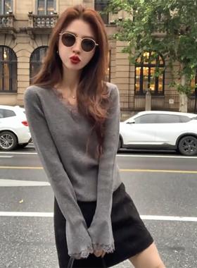 蕾丝拼接灰色V领长袖针织打底衫女秋冬轻奢高级感内搭绝美小上衣