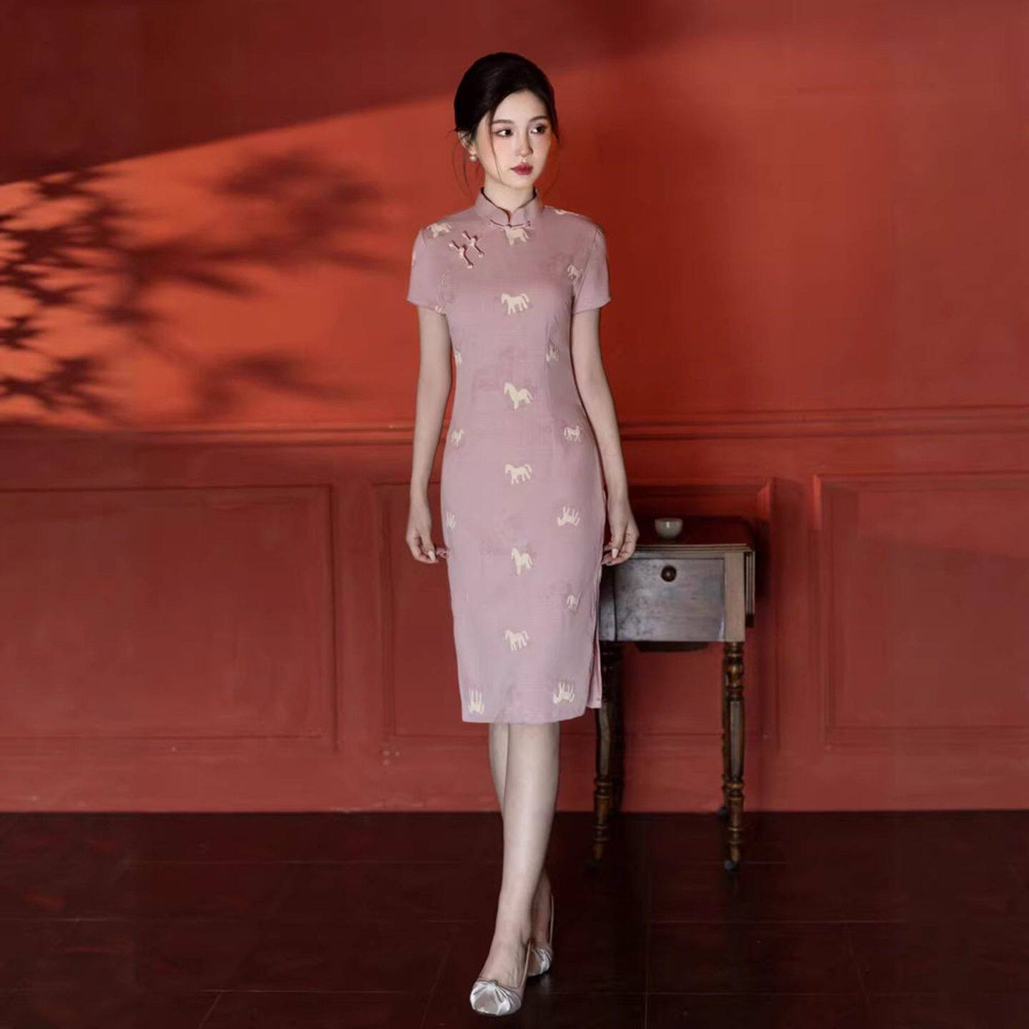 粉色旗袍微胖遮肚子显瘦2026春夏新款改良新中式文艺年轻款上班穿