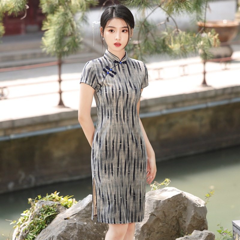 条纹祺袍女优雅新款2025妈妈小个子气质改良高贵年轻款裙