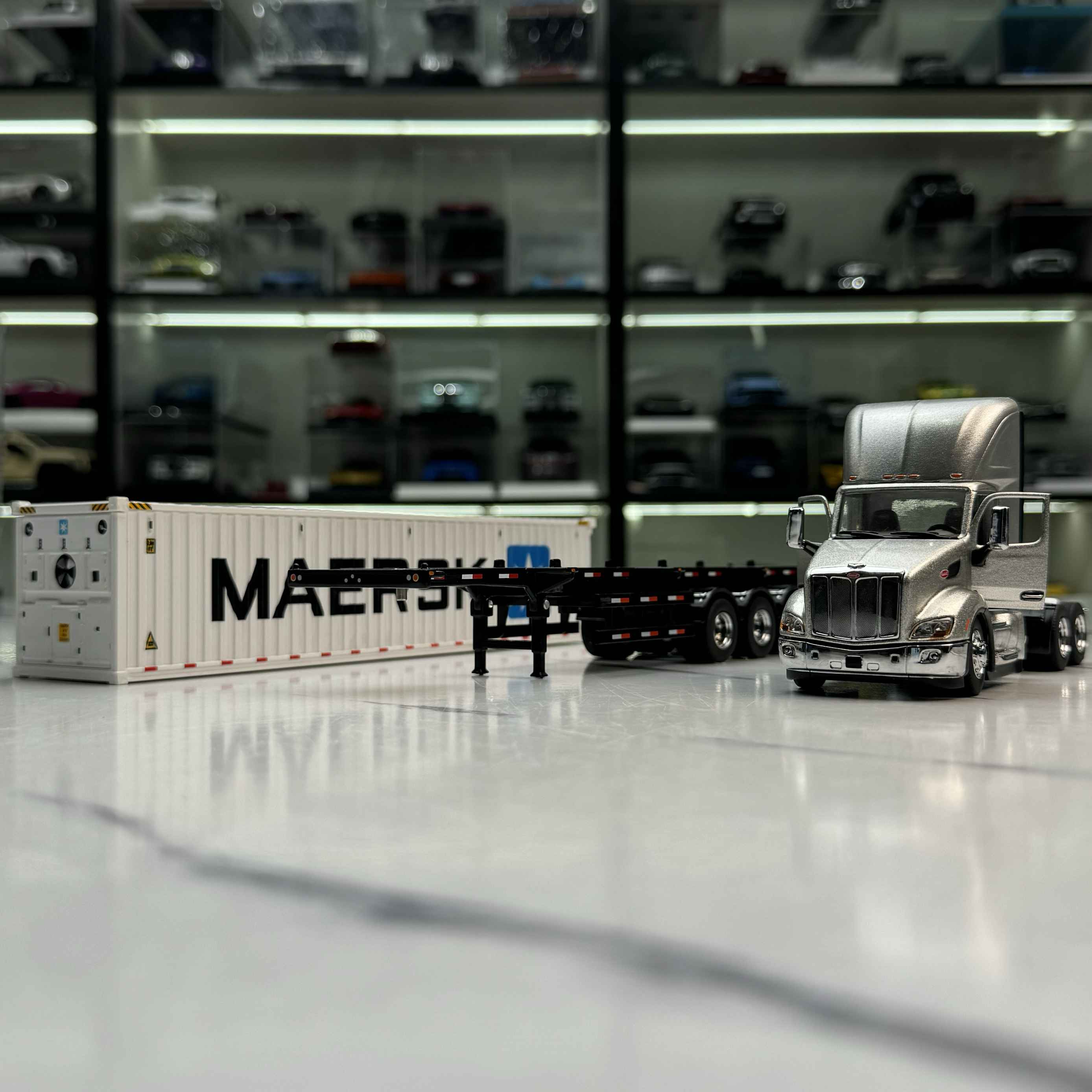 DM 1:50 Maersk 马士基40'冷藏集装箱CASCADIA骨架拖车模型