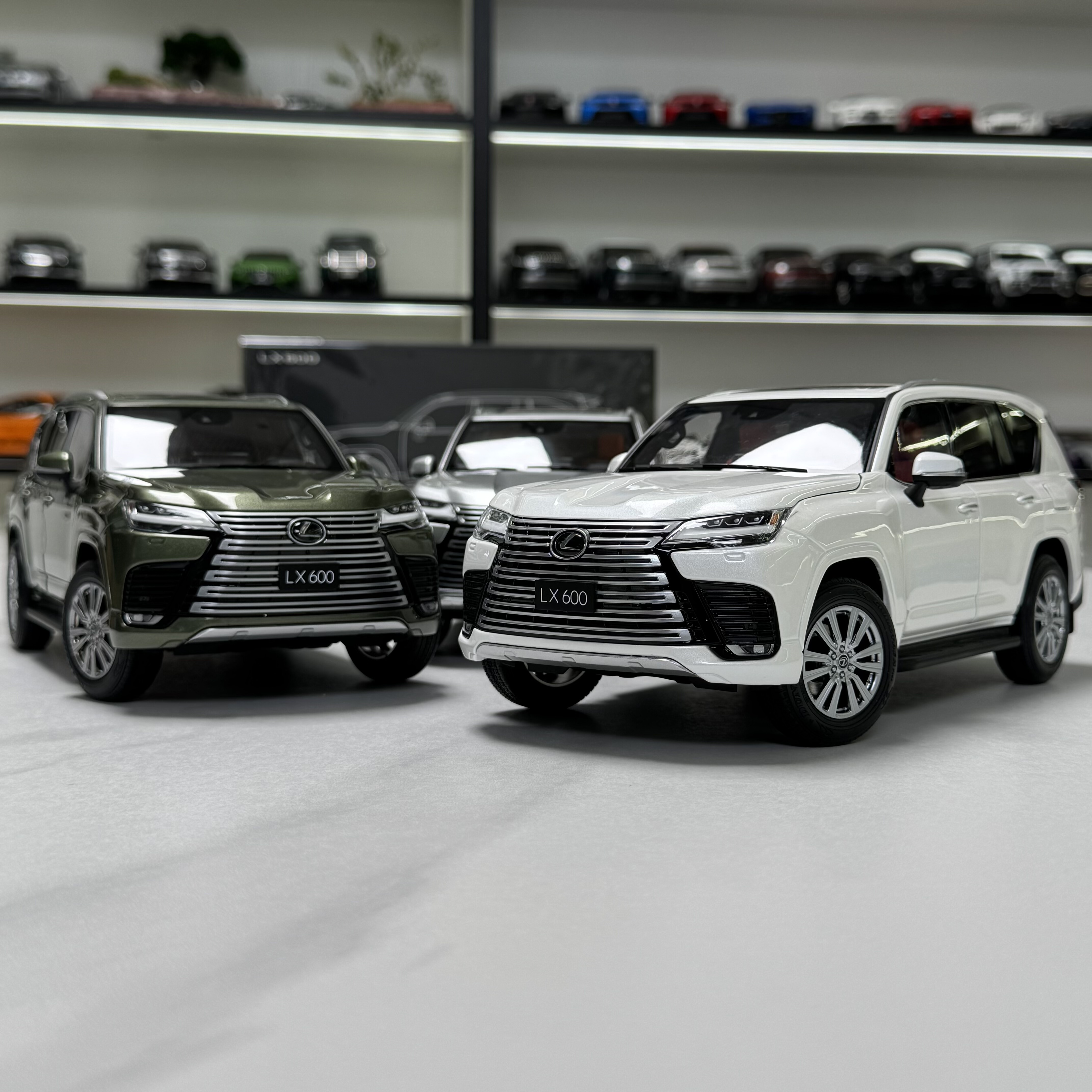 LCD 1:18 雷克萨斯LX600 越野车 SUV LEXUS 合金仿真汽车模型