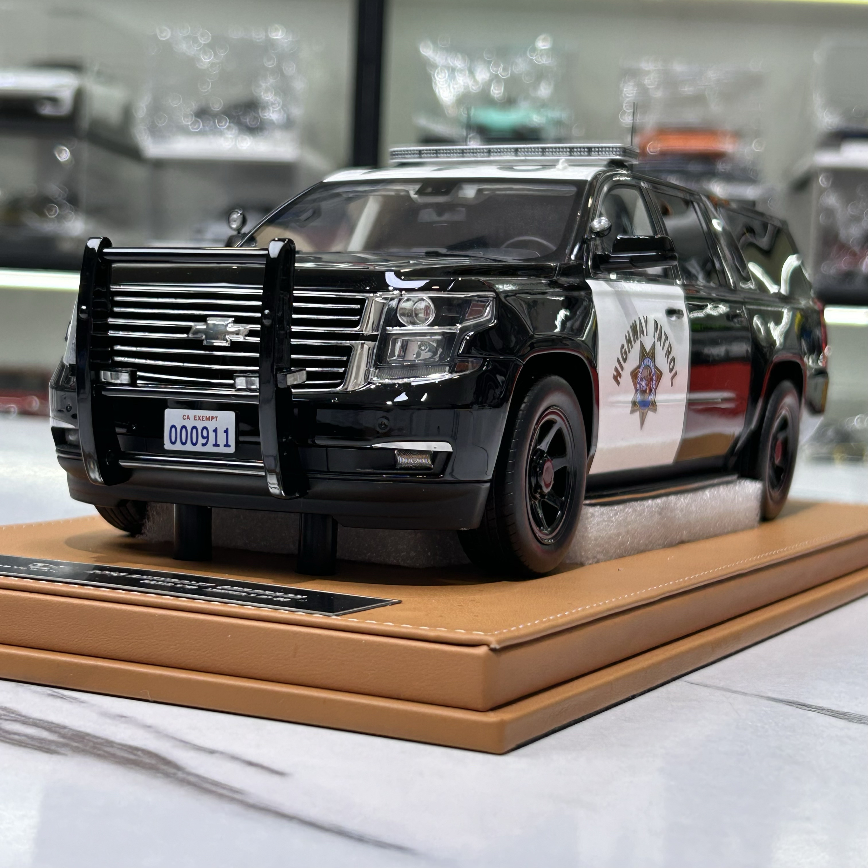 VEHICLE Art 雪佛兰 萨博班 加洲警车限量版仿真树脂汽车模型1 18