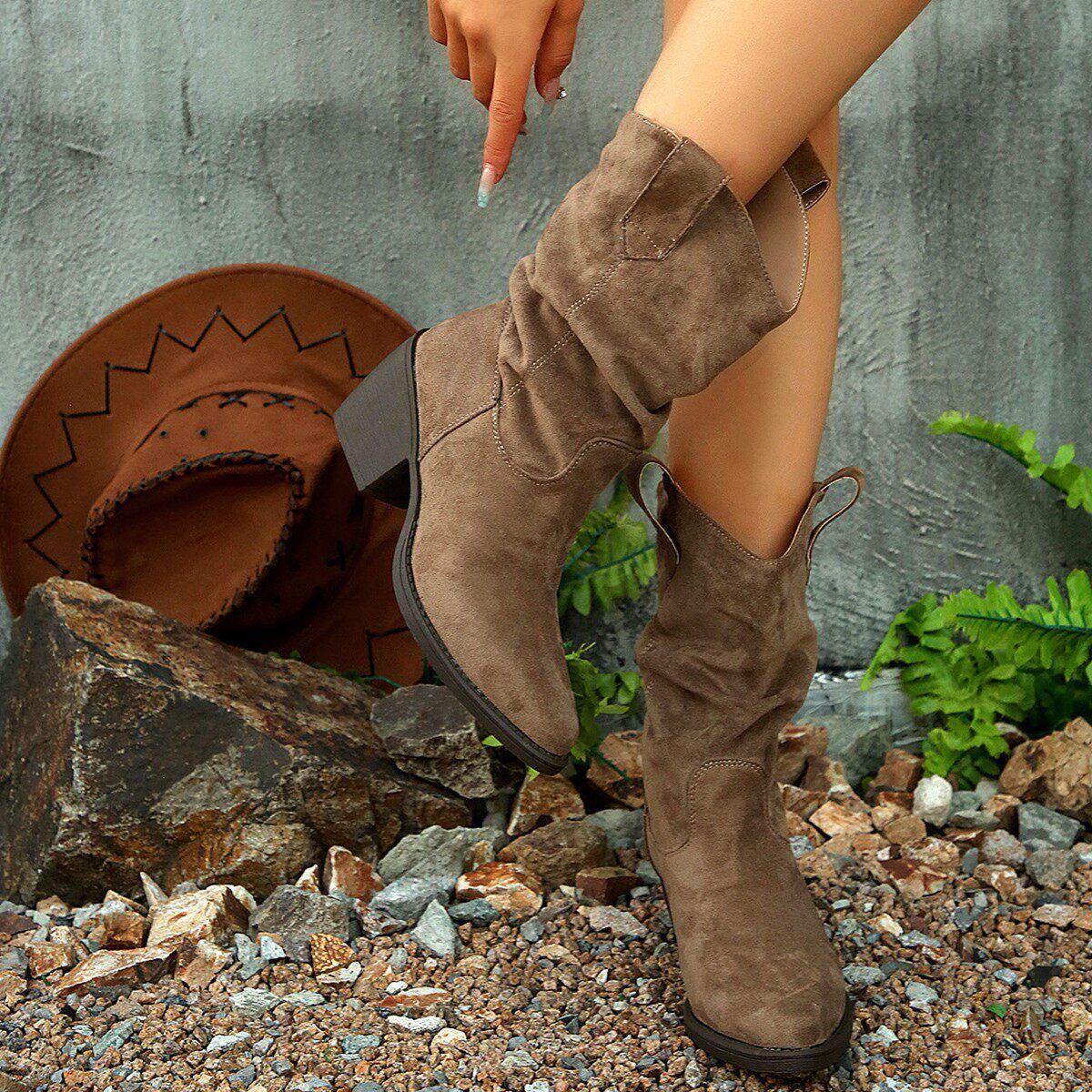 Women's retro pointed Western cowboy boots复古尖头西部牛仔靴