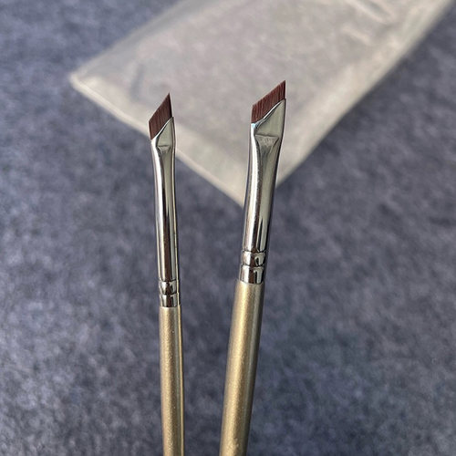 巨巨好用的斜角斜头眼线刷扁平极细超薄眼睑下至卧蚕斜头眉刷专用