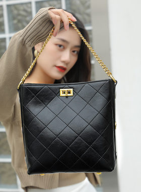 尔大容量水桶包2024新款真皮女包质感洋气菱格链条单肩斜挎包