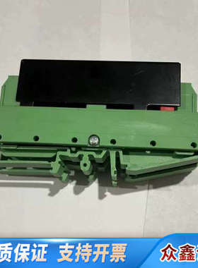 绿色PLC模块，带黑色显示屏，接口完整，。适用于工业