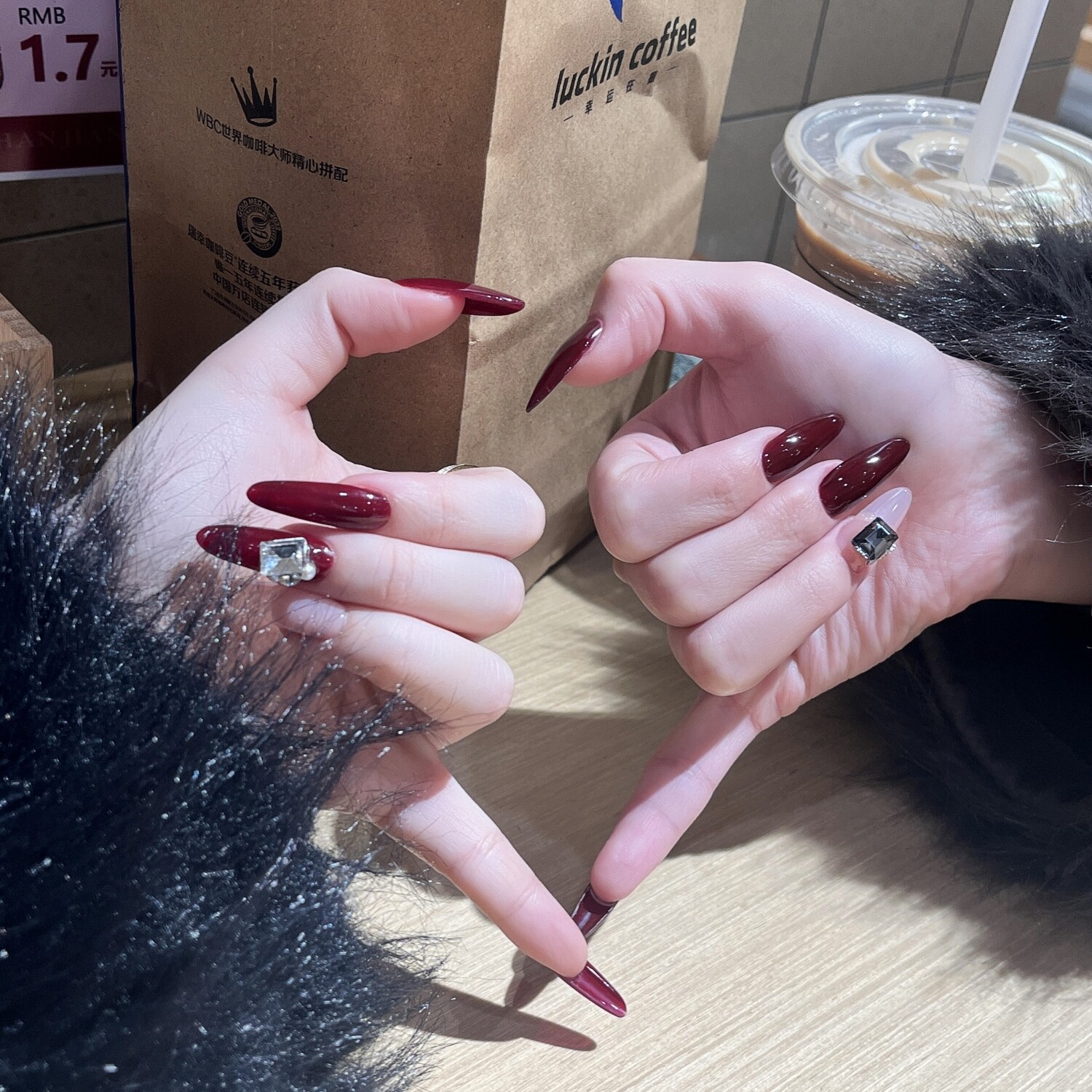 秋冬高颜值显气质美甲酒红跳色小方钻纯手工穿戴甲酒红色假指甲