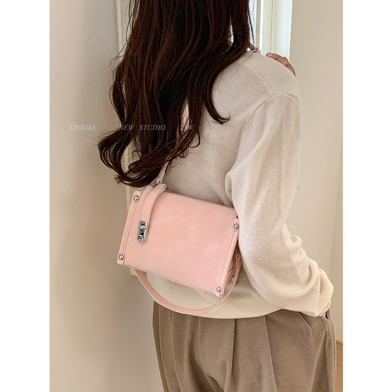 轻奢小众高级感斜挎包包女2025新款秋冬单肩手提包百搭粉色小方包,箱包皮具/热销女包/男包,通用款女包,淘宝优惠券,粉丝福利购,淘宝优惠卷