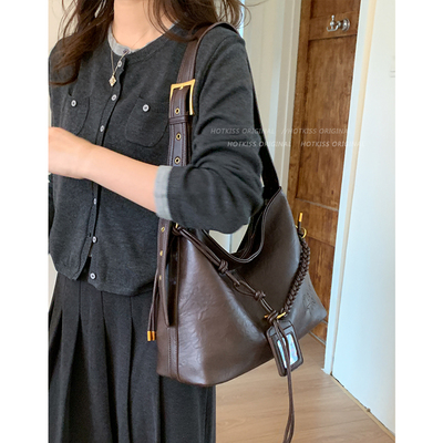 大容量通勤斜挎包包女式2025新款秋冬单肩包高级感复古腋下托特包