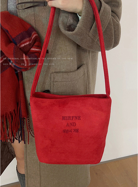 小众设计红色包包女2025新款夏天单肩腋下包高级感百搭ins水桶包
