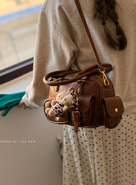 韩国小众保龄球包包女2024新款复古斜挎包高级感通勤波士顿枕头包