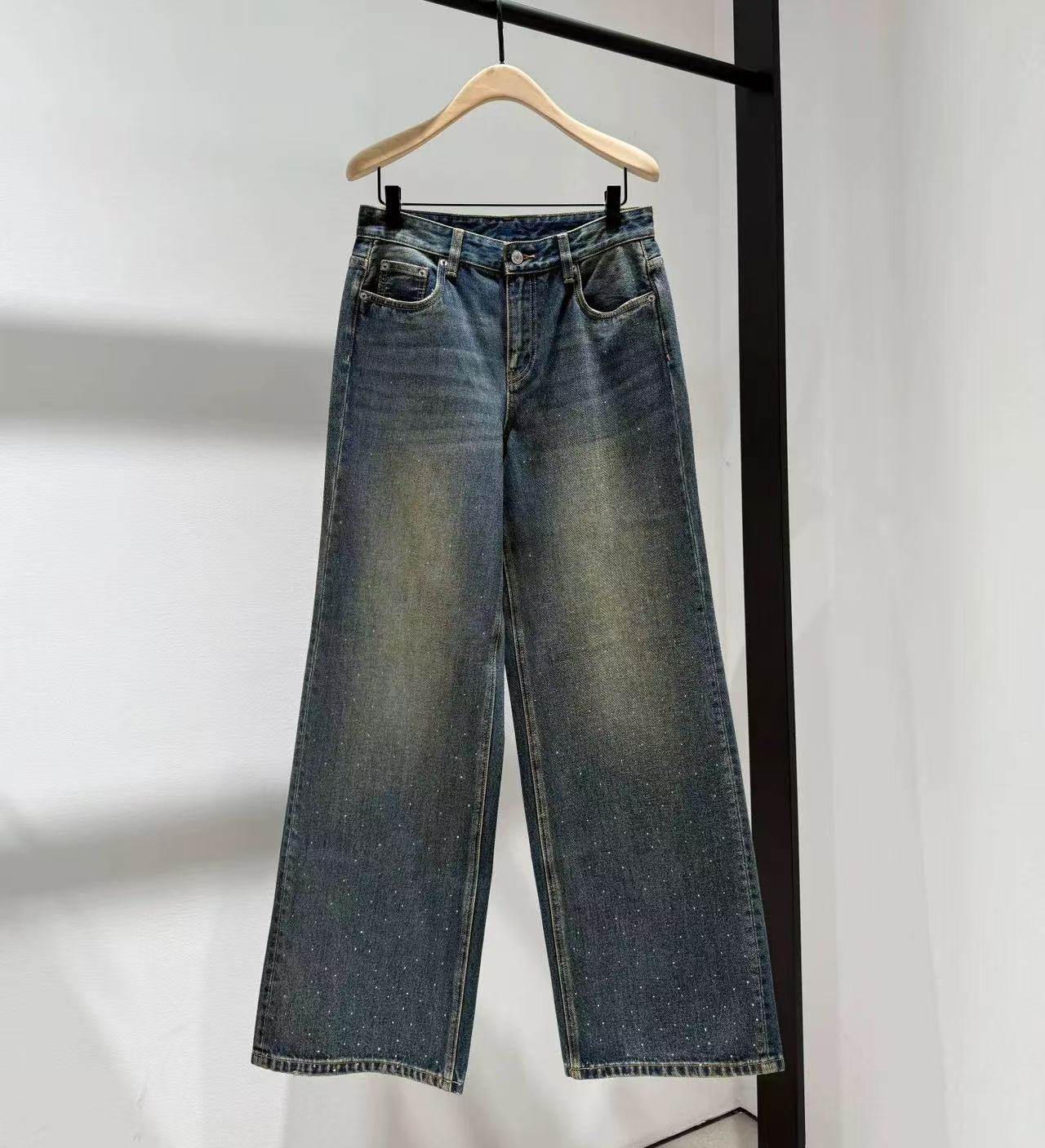 正品牛仔裤2025冬新品怀旧靛蓝棉质渐变烫钻中高腰直筒MBE4JEN015,女装/女士精品,休闲裤,淘宝优惠券,粉丝福利购,淘宝优惠卷