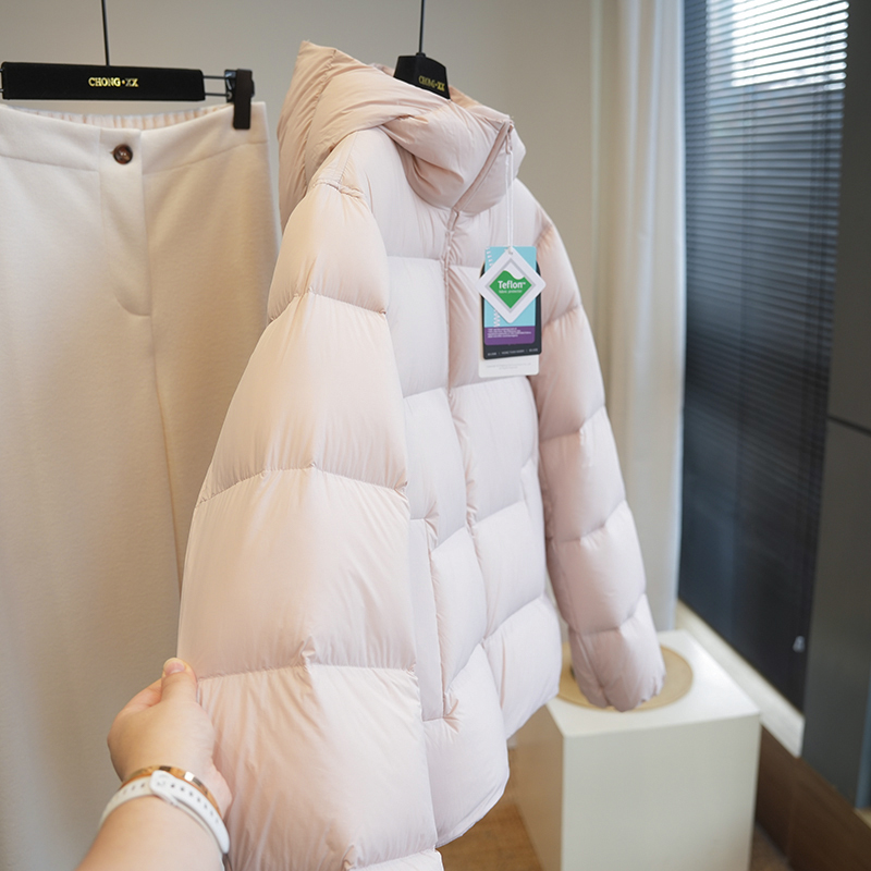 虫小小95白鸭绒连帽短款羽绒服女