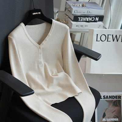 虫小小修身显瘦剪刀领羊毛针织衫