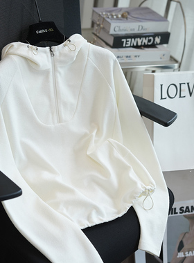 虫小小 设计感连帽宽松长袖肌理感短款卫衣女上衣外套春季A111B