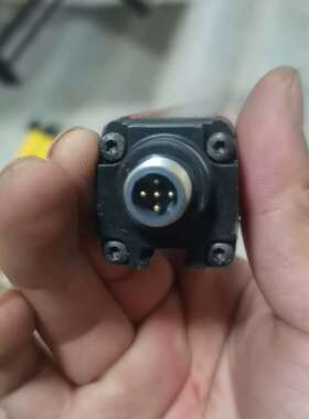 安全光幕XUSL4E30H106N，红色外壳，图片实拍-议价