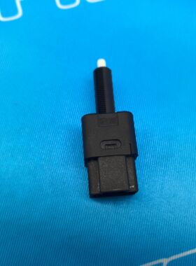 25320-2FK1B 适用于启辰D60T70T90刹车灯开关驻车灯开关(4插）