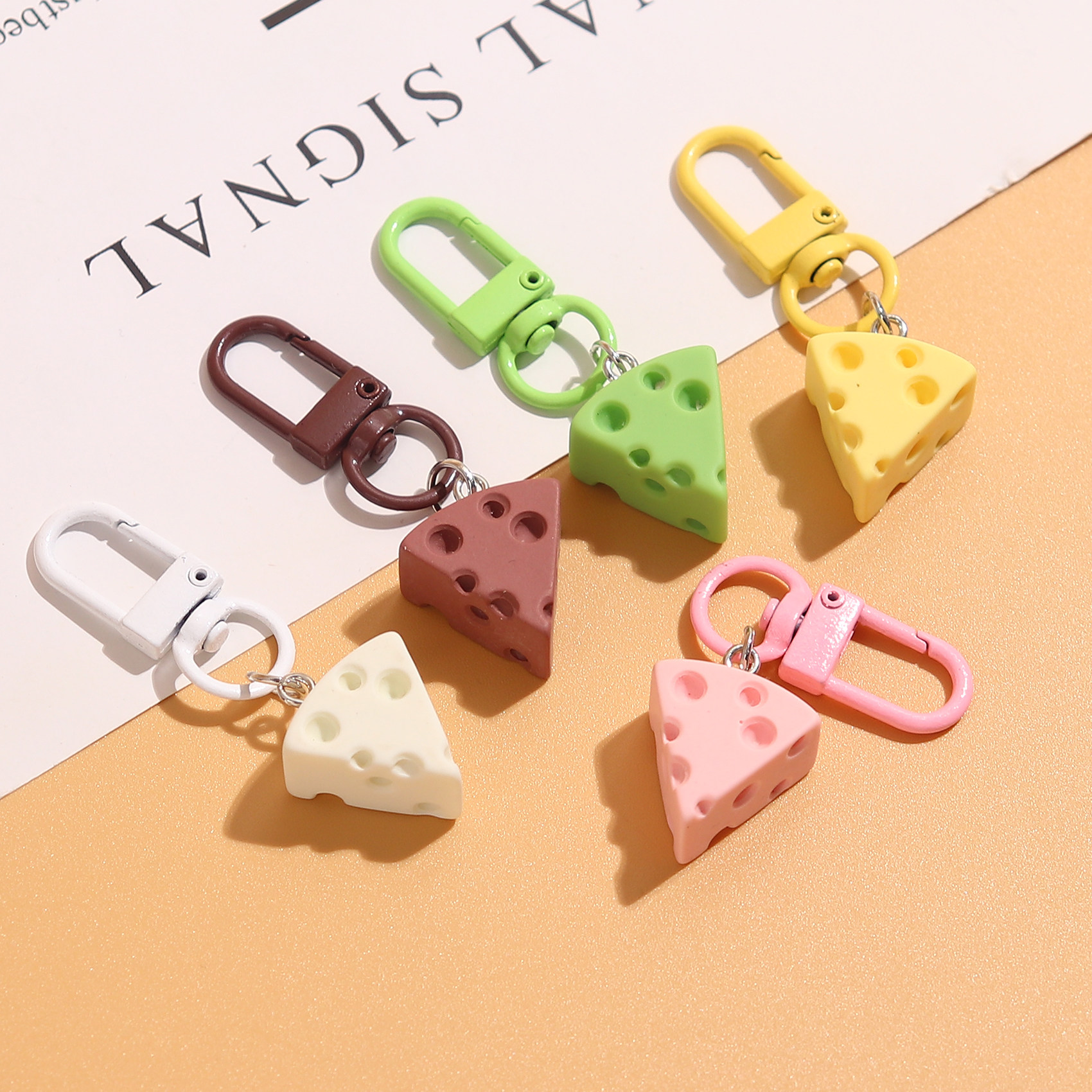可爱食玩奶酪钥匙扣彩色芝士挂件学生包包挂饰耳机壳吊坠闺蜜礼物,节庆用品/礼品,钥匙扣,淘宝优惠券,粉丝福利购,淘宝优惠卷