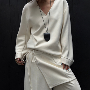 上衣25秋冬新款 浮雕立体梗V领T恤女迪木尔风长袖 WANG黑标 LEDIM