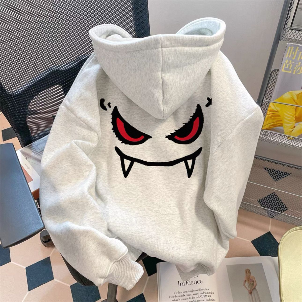 银狐绒潮流红眼睛恶魔字母印花连帽卫衣秋冬季宽松学院风上衣外套