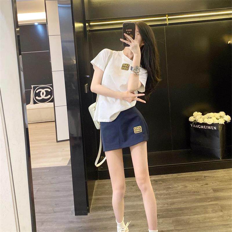 高版本少女系短袖夏季学院风字母贴标金线刺绣T恤休闲显瘦内搭上