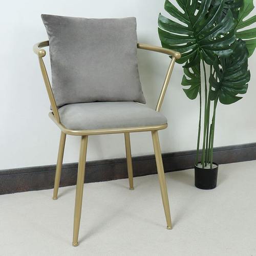 北欧网红铁艺人气轻奢高档送抱枕美甲桌椅沙发椅办公椅商用椅餐椅