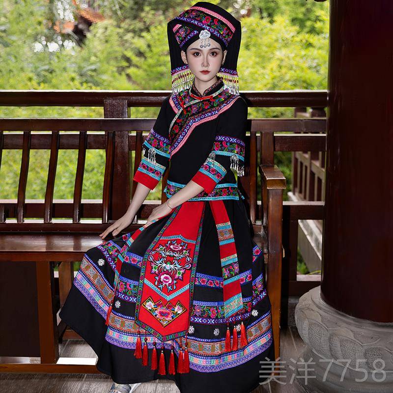 高档壮族服装成新绣人女民族表服饰演款少数民族壮锦刺长裙舞台演图片
