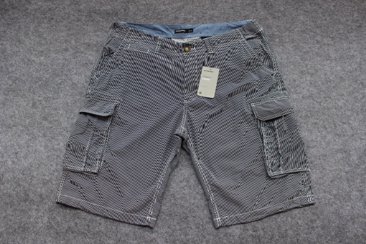 澳大利亚竖条纹多袋深灰色五分裤