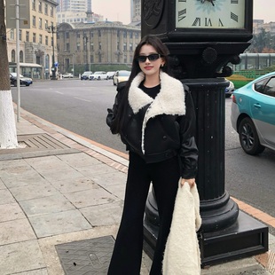 陈六六CHENLIULIU 酷飒气质保暖毛毛翻领正肩皮衣外套 纽约街角