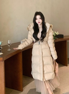陈六六CHENLIULIU【高知韩女】冬季气质姐姐收腰连帽长款羽绒服