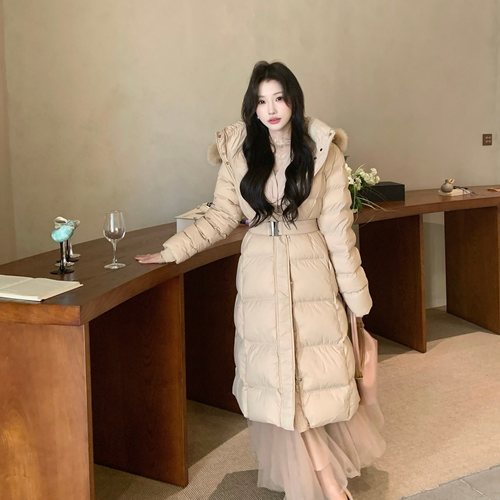 陈六六CHENLIULIU【高知韩女】冬季气质姐姐收腰连帽长款羽绒服