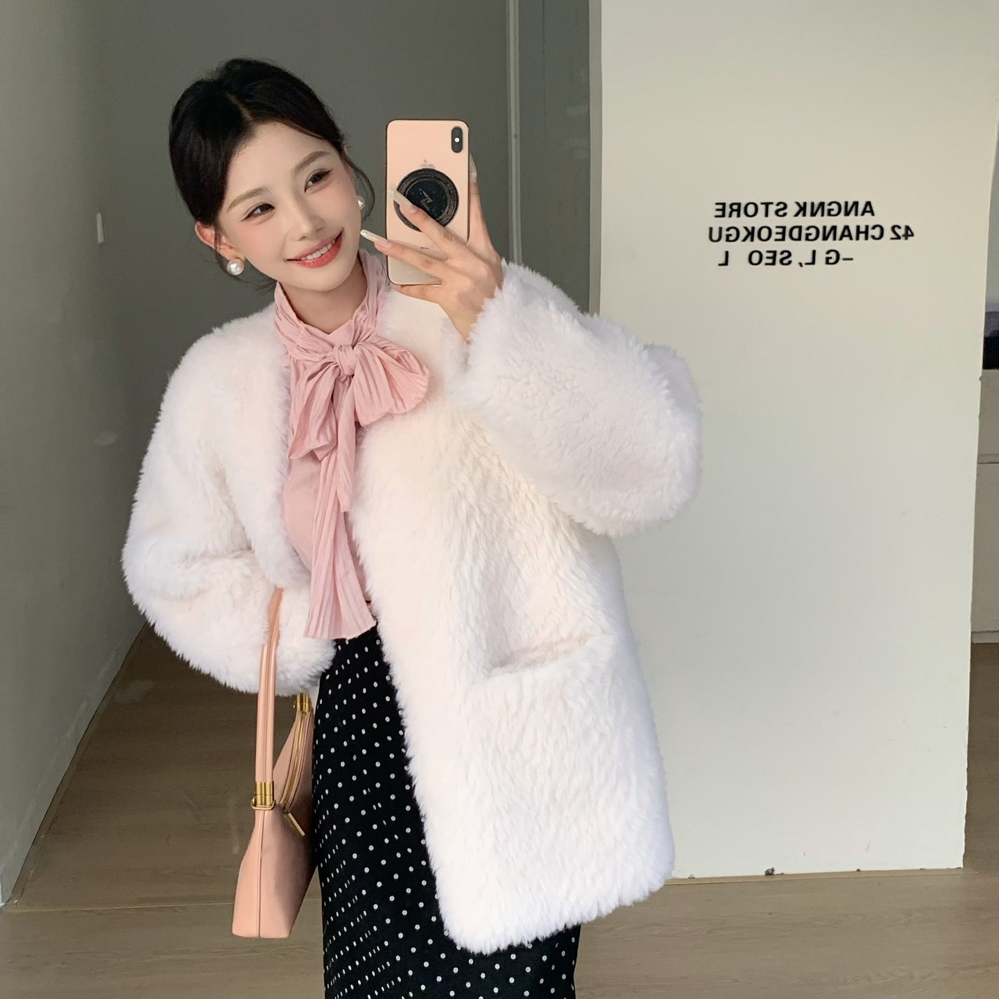 陈六六CHENLIULIU【暖绒堡垒】冬季氛围宽松百搭V领环保毛毛外套