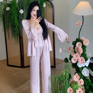 陈六六CHENLIULIU 纯欲气质蕾丝拼接缎面睡衣三件套 许妍同款