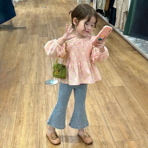 女童牛仔喇叭裤春秋女宝宝时髦洋气泡泡袖碎花衬衫夏套装儿童裤子