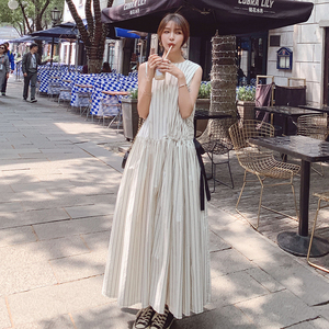 法式孕妇夏装甜美小清新条纹无袖裙子2024夏季温柔风遮肚子连衣裙图片