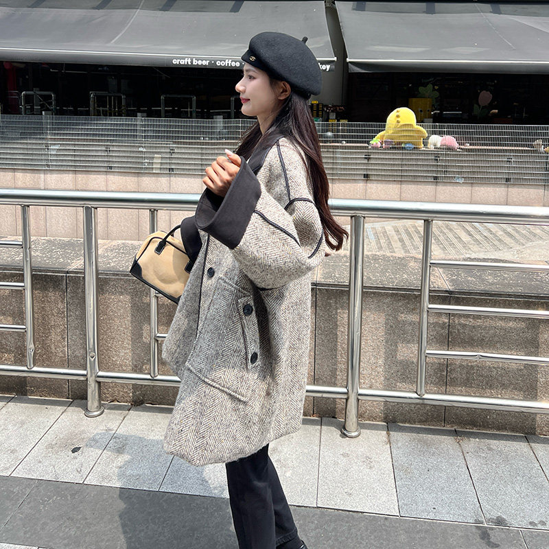 韩版时尚气质人字纹呢子大衣女2025年秋冬季新款显瘦加厚毛呢外套,女装毛呢外套,郎佰婉
