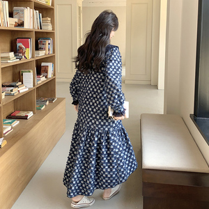 法式设计慵懒风娃娃领牛仔连衣裙女2025年秋季新款小个子宽松长裙图片
