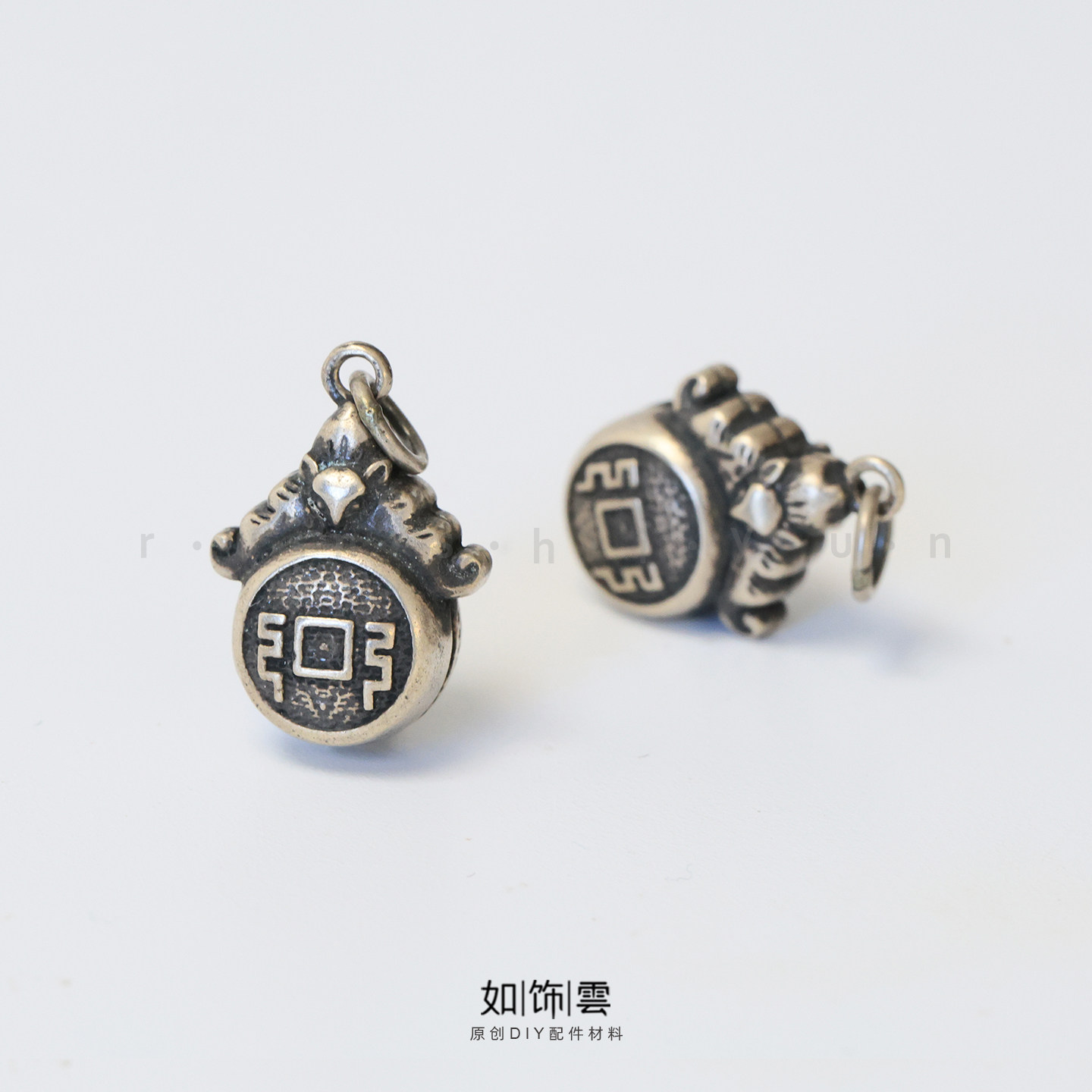 S925银复古双面梅花蝙蝠纹吊坠