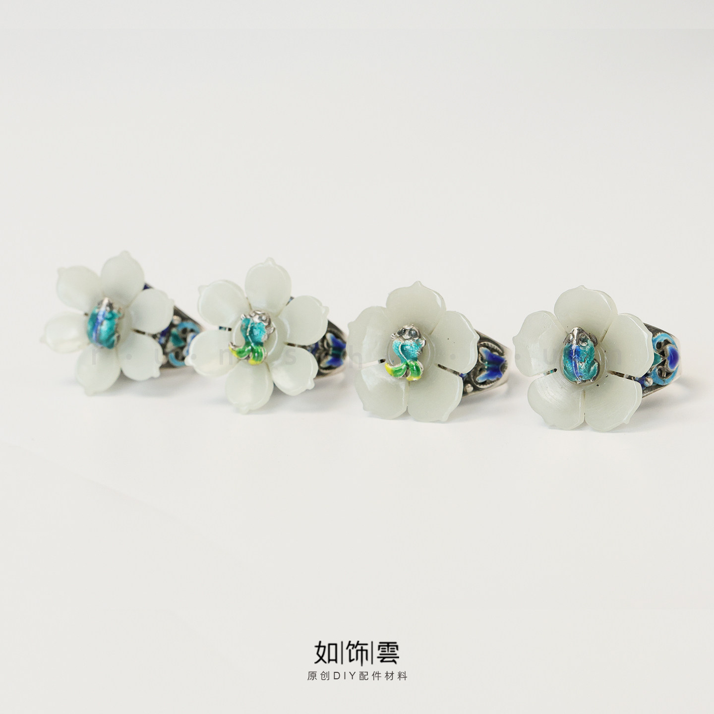 925银烧蓝花朵嵌金鱼开口戒指