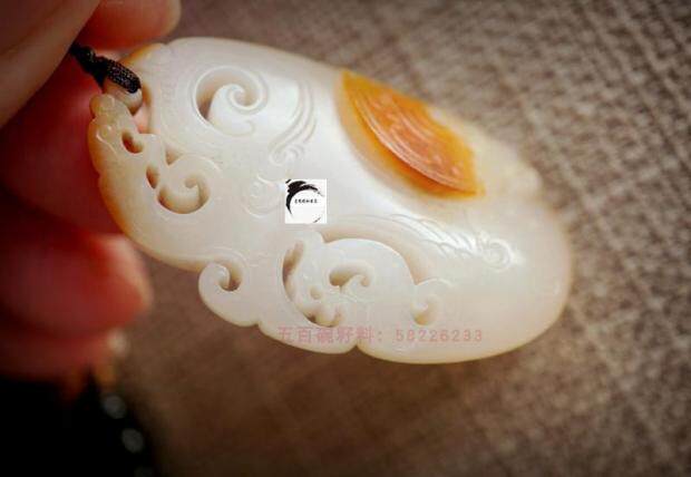 天地红皮牌形龙凤佩仿古件新疆和田玉红沁皮籽料原石杨波作品