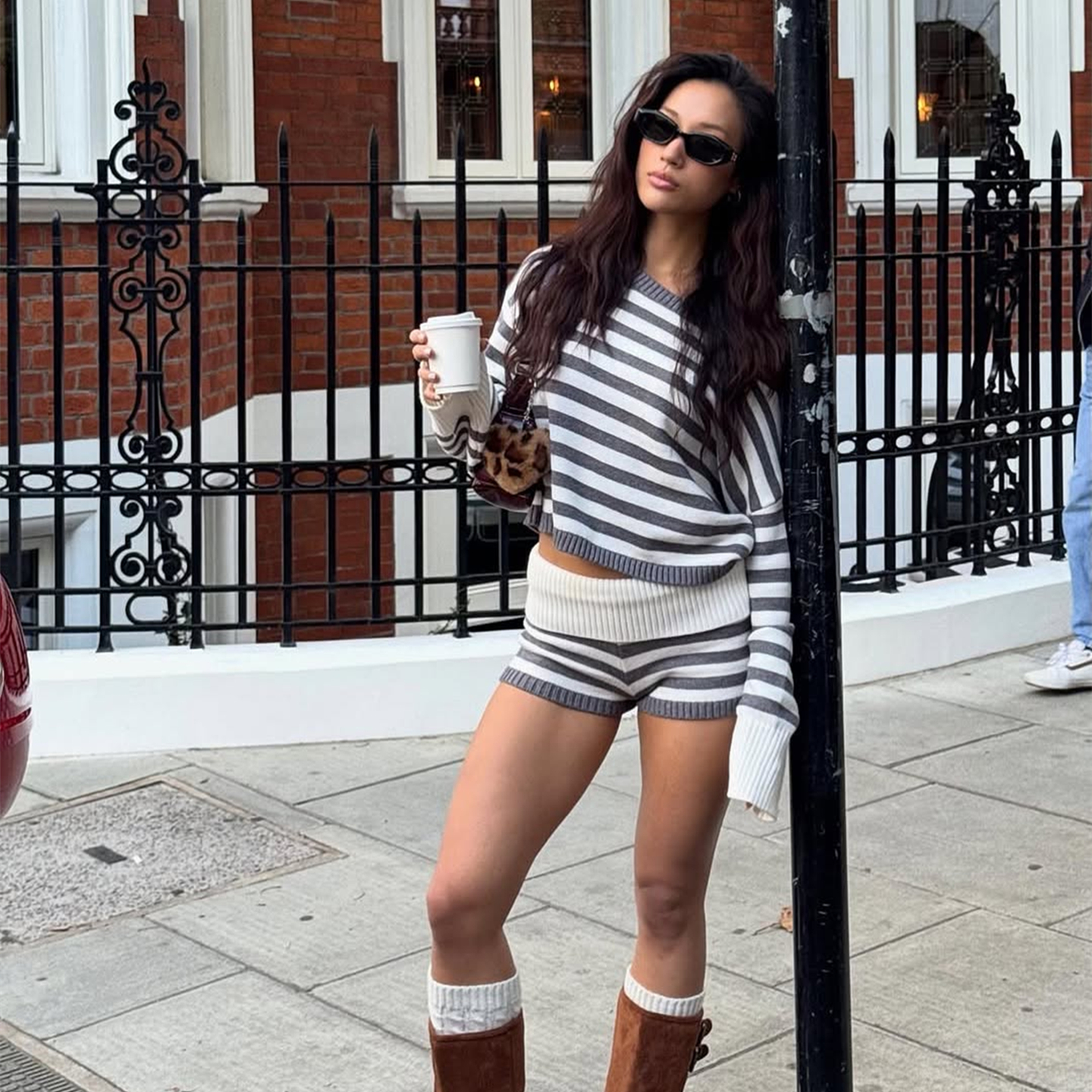 辣妹条纹一字肩针织衫毛衣+短裤