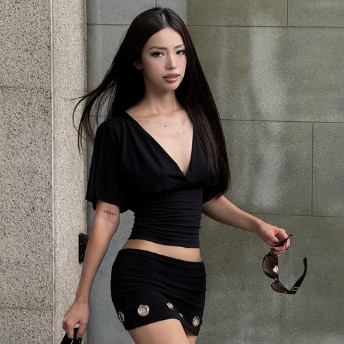 古早辣妹V领收腰短上衣+镂空半裙