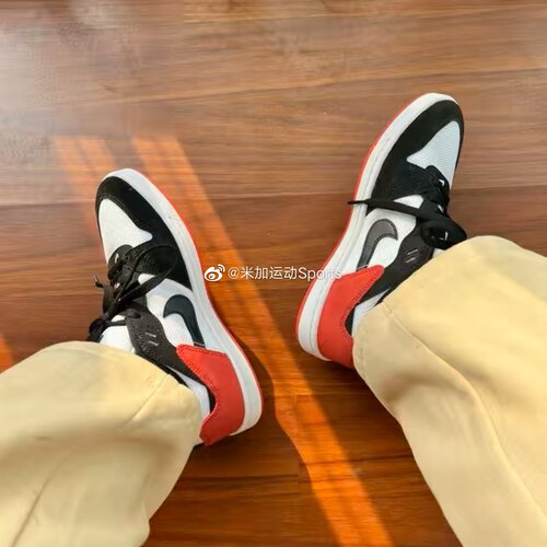 Nike/耐克黑红脚趾复古SB板鞋