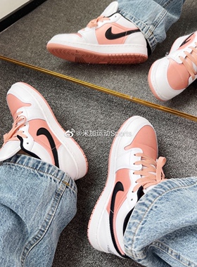 Nike/耐克 Air Jordan AJ1GS女子低帮黑白粉复古篮球鞋DM8960-801